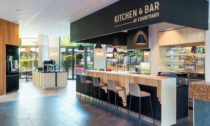 Saint-Denis Hotel | Courtyard by Marriott Paris Saint Denis