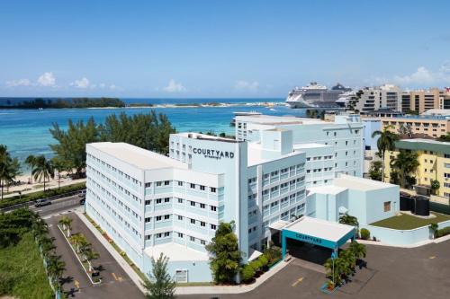 Downtown Nassau Hotel | Courtyard by Marriott Nassau Downtown/Junkanoo Beach