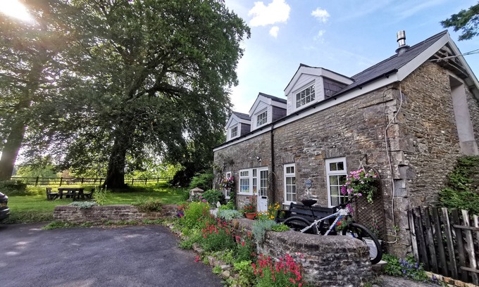 Margam Cabaña | Cabaña en el patio con jardines privados amplios y conexión WiFi gratuita