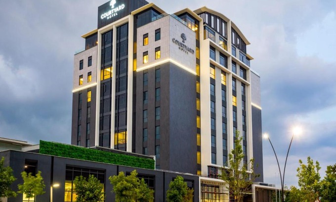 Greater Johannesburg Metropolitan Area Hotel | Courtyard Hotel Waterfall City