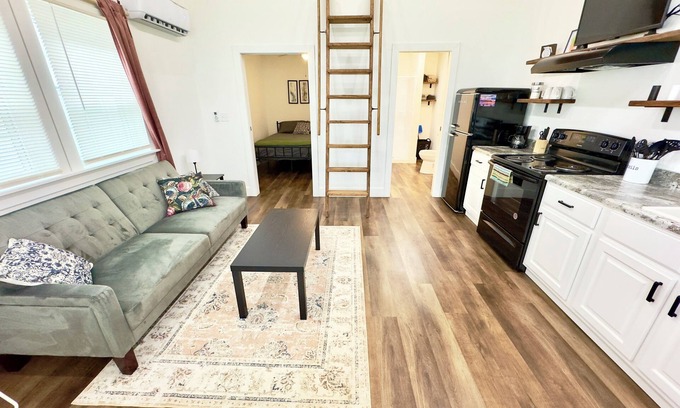 Albertville Casa | Coyote Tiny Luxury Cabin on Lake with Arcade