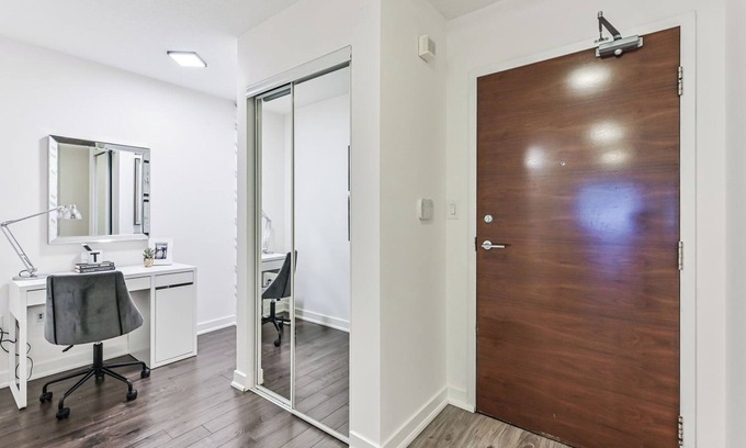 Bathurst Quay Condominio | Cozy 1+1 Bedroom Condo in Downtown Toronto