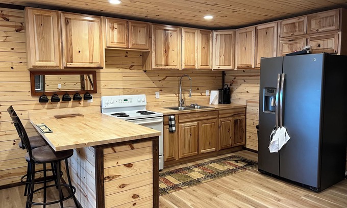 Bean Station Apartamento | Cozy 1-bedroom apartment with WiFi, AC with a great view of Cherokee Lake.