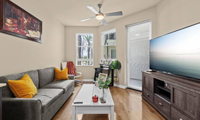 Mid-Wilshire Apartamento | Cozy 1-bedroom apartment with AC, fitness room in fantastic Los Angeles