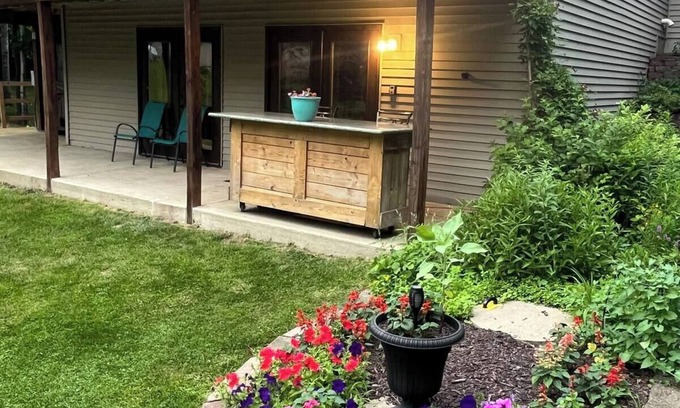 Lauderdale Lakes Casa | Cozy 2-bed, 1 bath Retreat in Elkhorn, WI close to Lauderdale Lakes