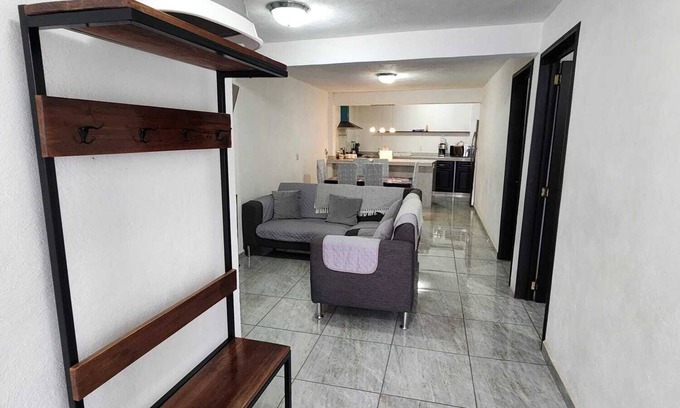 Los Reyes Apartamento | Cozy 2-bedroom apartment in nice Los Reyes Acaquilpan with WiFi