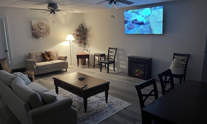 Speed Apartamento | Cozy 2-bedroom basement apartment in charming Memphis IN. with WiFi, office area