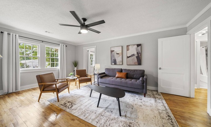 Warm Springs Cabaña | Cozy 2BR Cottage in Downtown Warm Springs (A)