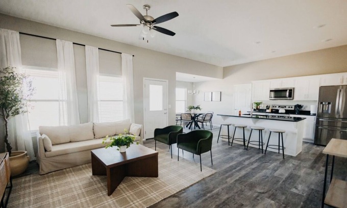 Ozark Casa | Cozy 3 Bedroom Home - 35 miles from Branson