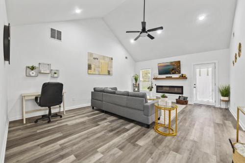 Loganville Casa | Cozy 3 BR house with Wi-Fi near Tribble Mill Park