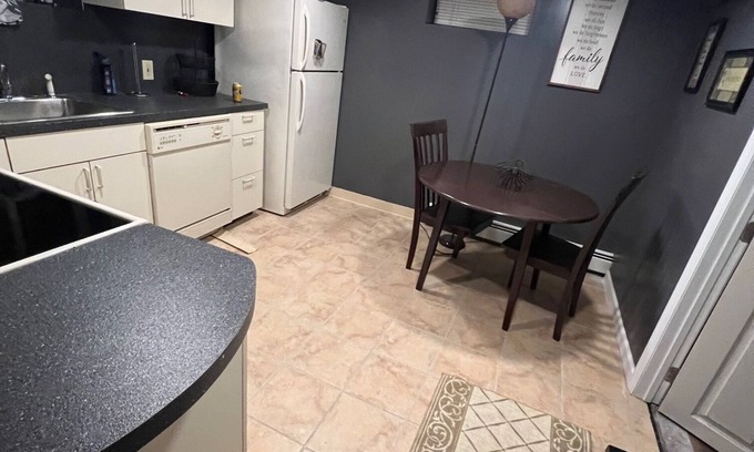 North Babylon Casa | Cozy 3 BR Near Belmont State Park- 4 min Drive