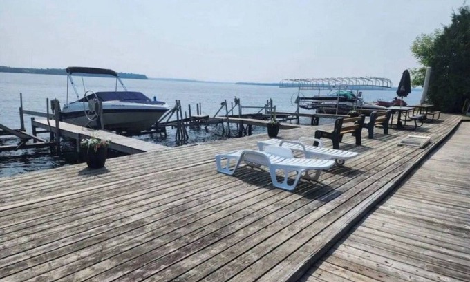 Victoria Road Cabaña | Cozy 4 Season Cottage by Balsam Lake