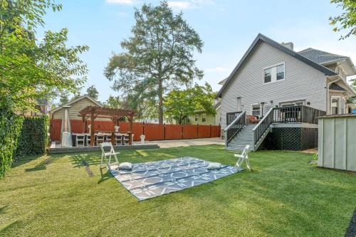 East Lansdowne Casa | Cozy 4BR Home, Sleeps 12, Near PHL, Eagles Field, UPENN, Fast Wi-Fi, Queen Bed, Parking