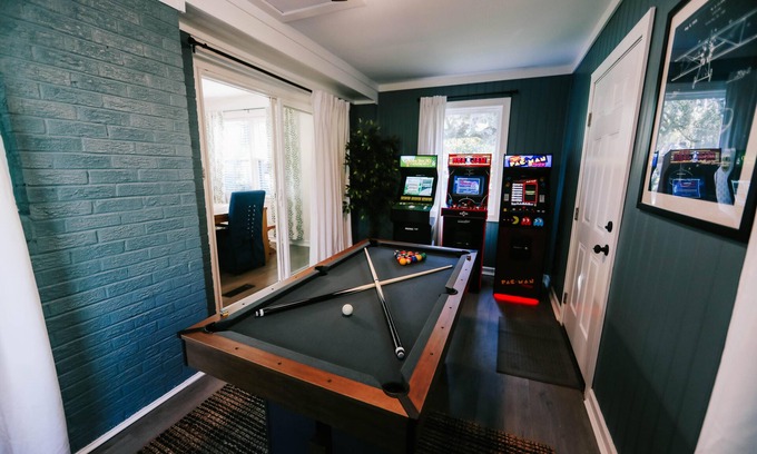 Mossy Oaks Casa | Cozy 5 BR/3-Bath home near Parris Island/Downtown Beaufort - Game Room, Fire Pit