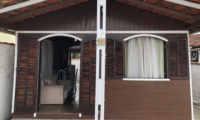 Cananeia Chalet De Esquí | Acogedor chalet con aire acondicionado cerca del centro histórico y del paseo marítimo.