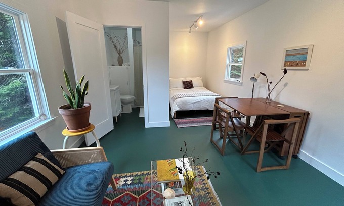 Clifton Royal Casa | Cozy and artistic barn studio near the oceanside village of St. Martins