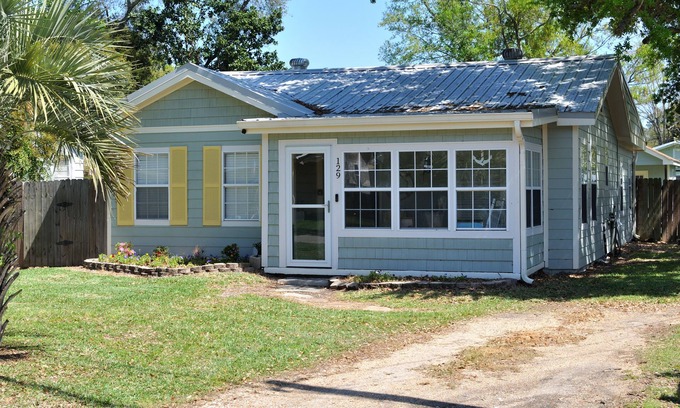 Long Beach Casa | Cozy and beautiful 2 bedroom, 2 bath beach cottage 0.2 miles from the beach!