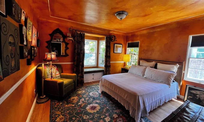 Fullerton Casa | Cozy and Charming Artist home near downtown