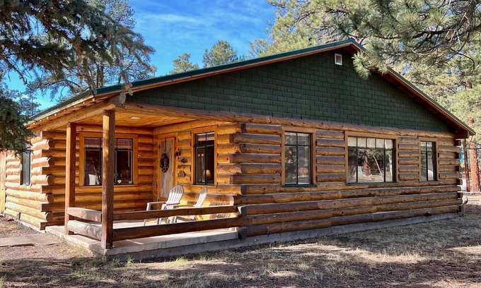 South Fork Cabina | Cozy and Family Friendly Spacious Cabin on a 3/4-acre lot