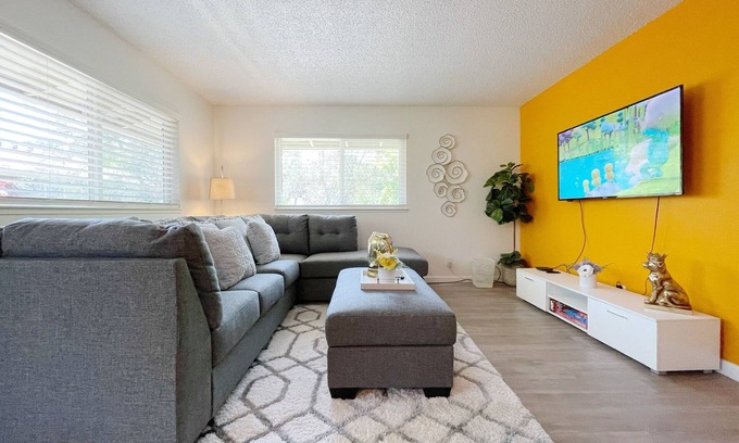 Lafayette Apartamento | Cozy and Lovely walk to downtown