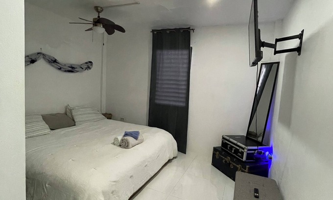 Ciudad de Belice Apartamento | Cozy apartment in charming Belize City with WiFi, AC