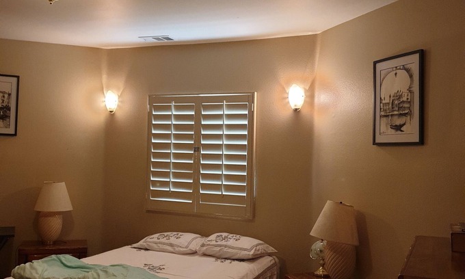 South Redlands Casa | Cozy Blue Room in a house in quiet Redlands with WiFi, AC, heater, laundry, etc