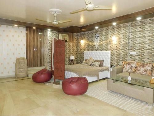 New Delhi Apartamento | Cozy Bohemian Studio Apartment - GK2 South Delhi, near M Block Market