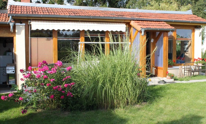 Klocksdorf Casa | Cozy bungalow on the lake with garden and terrace ideal for people and animals.