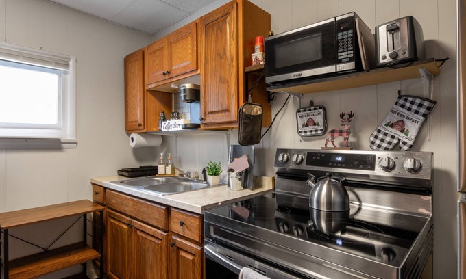 Palmerton Casa | Cozy Bungalow tucked in Blue Mountain foothills