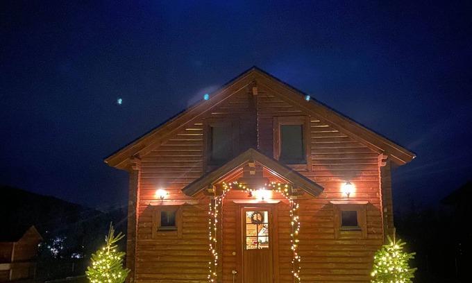 Bouvet Island Chalet De Esquí | Cozy retreat on Parnassos Mountain.
