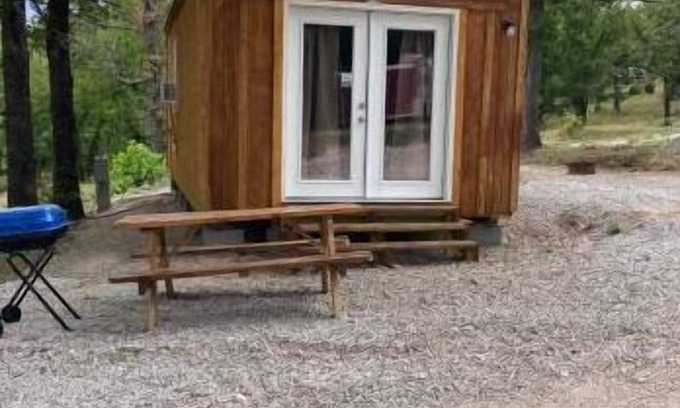 Bennett Springs Cabina | Cozy Cabin #2 located 1 mile from Bennett Spring state park