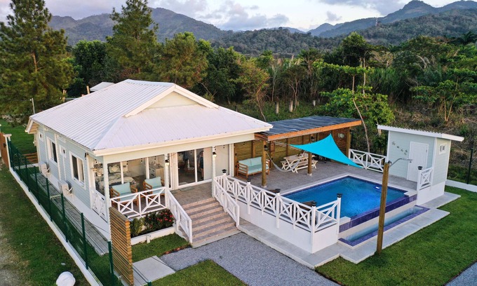 Omoa Cabina | Bella Cabaña con Internet de alta velocidad, piscina, Vista y acceso al mar
