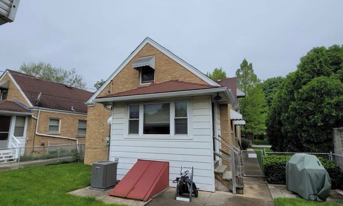 Lincolnwood Casa | Cozy cape cod - Feels like home Skokie with WiFi and AC