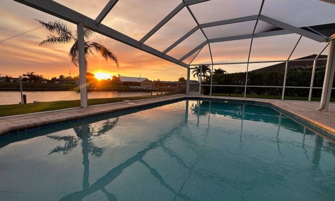 Cape Coral Apartamento | Recuerdos familiares * Bicicletas * Kayaks * Tablas de remo * Suministros de playa * Equipo de pesca * WiFi gratis