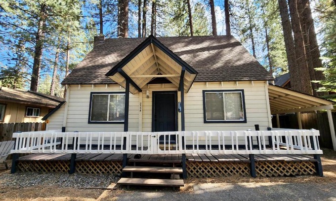 Sierra Tract Casa | Cozy central Tahoe cabin, 2br/2ba/3bed near Heavenly Ski Resort
