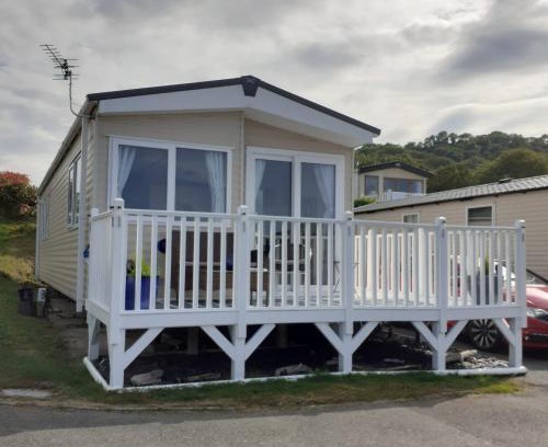 New Quay Chalet De Esquí | Cozy Chalet Sleeps 4 with Garden