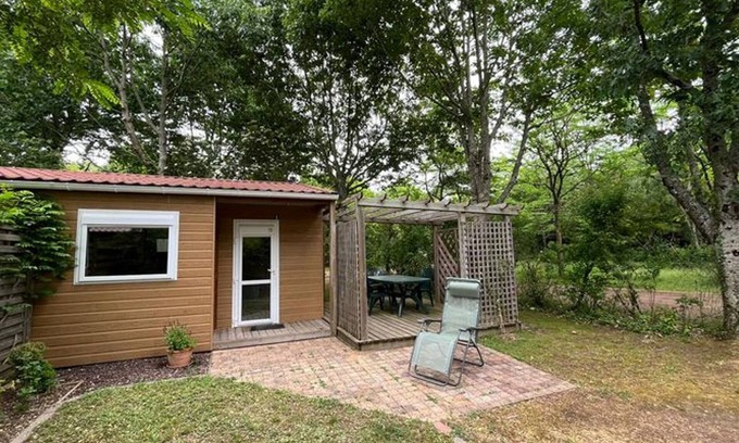 La Tessoualle Chalet De Esquí | Cozy chalet with terrace for 2 in Tessoualle