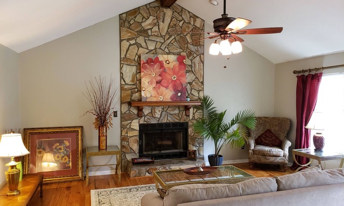 Aiken Casa | Cozy Cheerful vacation Home with pool & Recreation