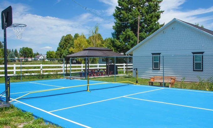 Bloomington Casa | Cozy + Chic Abode ~ 11 Mi to Bloomington Lake