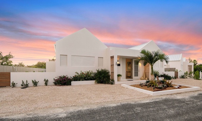 Leeward Settlement Villa | Acogedor y Chic | Playa Grace Bay | ¡Mascotas bienvenidas!