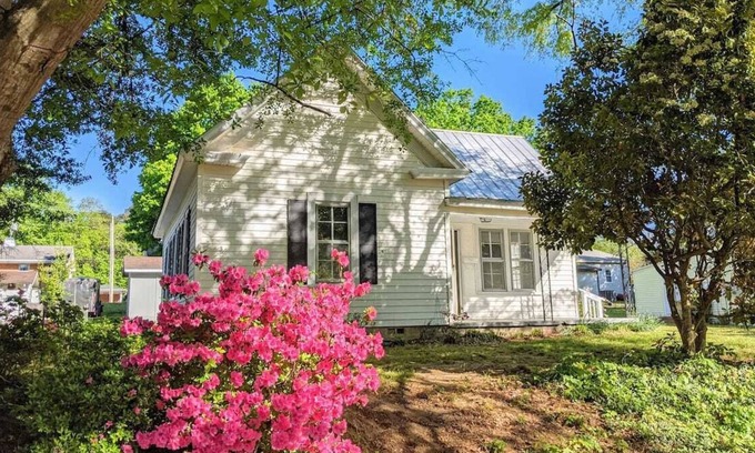 Clayton Casa | Cozy Clayton Cottage