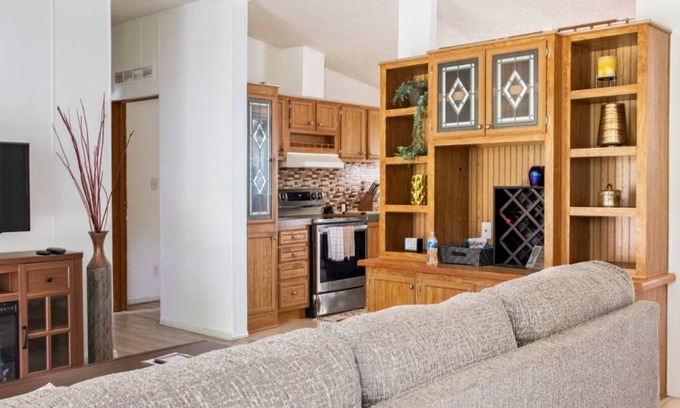 Powell Casa | Cozy Columbus home! Newly Renovated!!