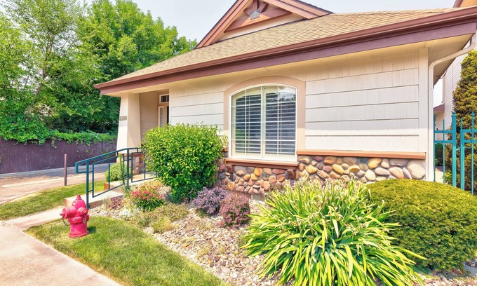 Boise Casa | Cozy Corner House by the Boise Greenbelt, Fairgrounds, Revolution Concert House.