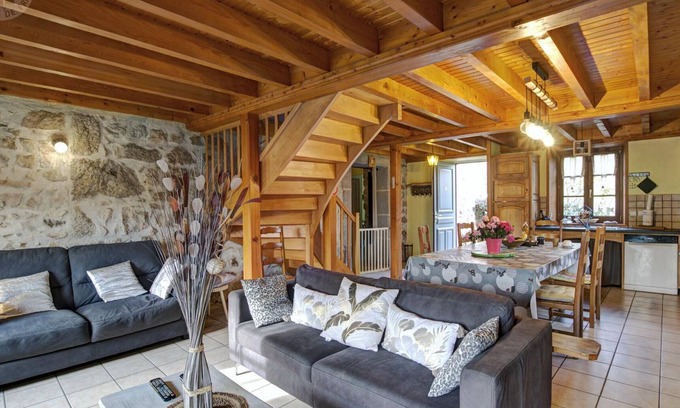 Perigneux Cabaña | Casa acogedora 3 hab, jardín, se admiten mascotas, garaje, wifi