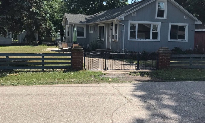 Bay Port Casa | Cozy cottage across from the Lake