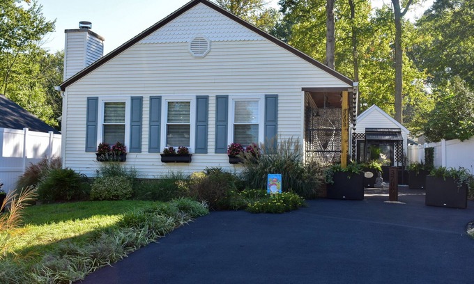 North Beach Casa | Cozy Cottage By The Beach-Pet Friendly