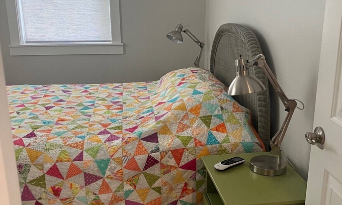 Fernandina Beach Cabaña | Cozy cottage near 6 pickleball courts & just over a mile to town or beach!