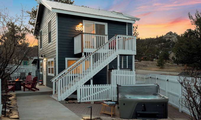 Estes Park Cabaña | Cozy Cottage Near Estes Park Downtown & Stanley Hotel with Private Hot Tub!