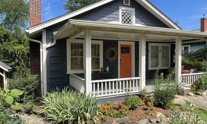 Weaverville Cabaña | Cozy cottage nestled in small town of lovely Weaverville!
