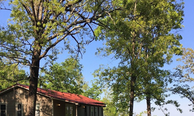 Floral Cabaña | Cozy cottage with a view!